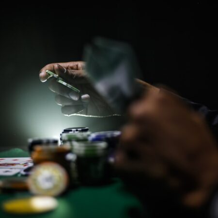 How to Deposit and Withdraw Money from Online Casinos in Zimbabwe: Payment Methods Explained